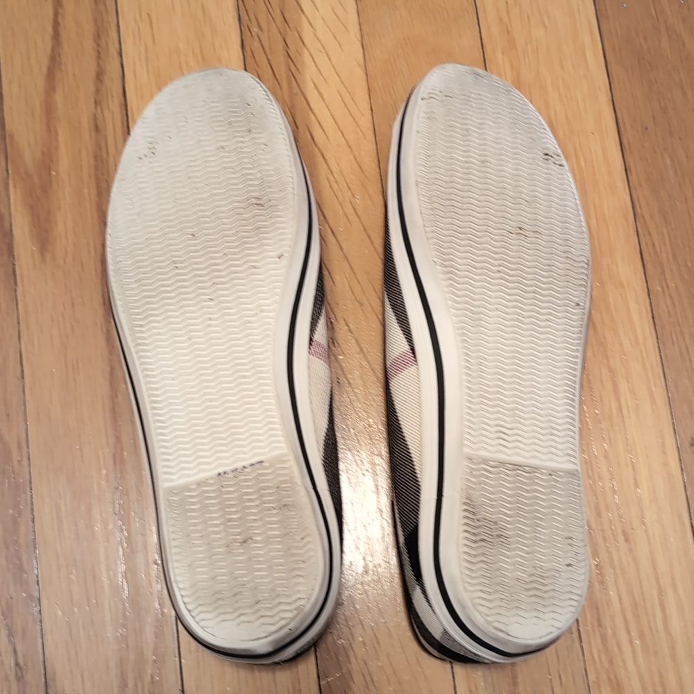 Burberry Nova check Canvas Flats with Black Patent Leather Cap Toe - Picture 5 of 13